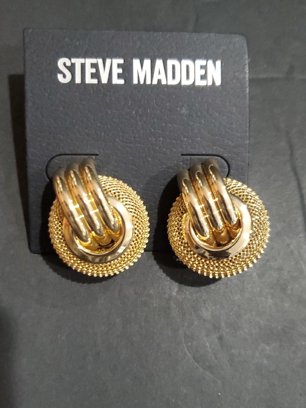 Steve Madden gold tone net mesh circle triple hoop stud back earrings brand new - Picture 8 of 8
